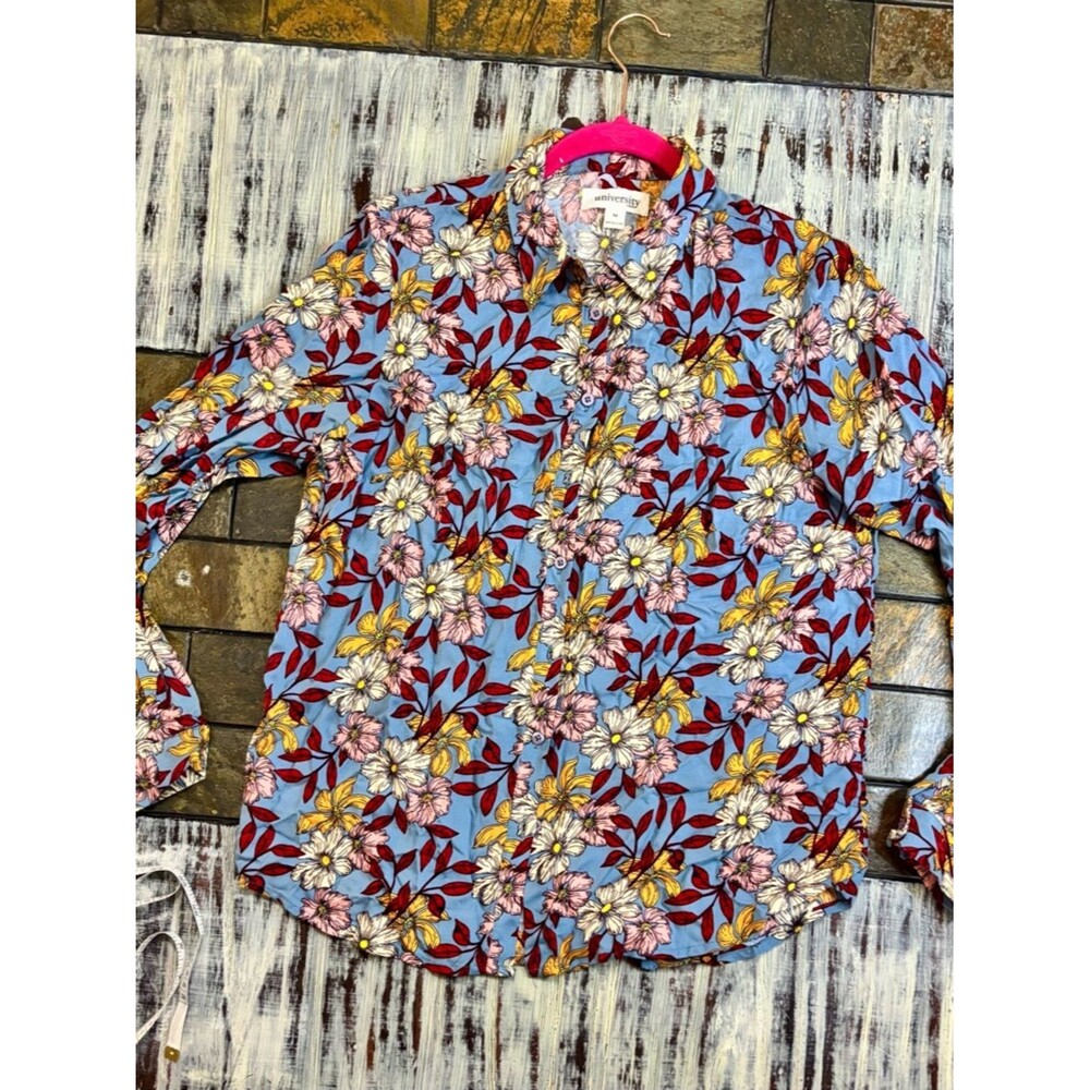 Women’s Light Blue Floral Button-Down Shirt Medium bold print